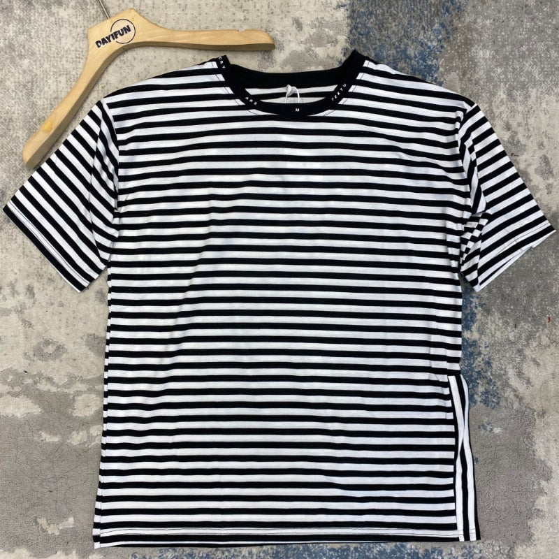 DAYIFUN Striped T Shirts Women Plus Size Side Slit O Neck Short Sleeve T-shirt 2022 Summer Loose Mid-length Half-sleeve Tee Lady