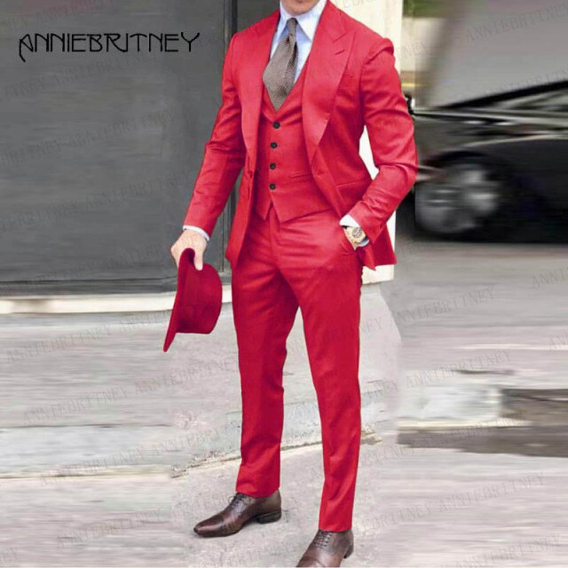 Newest Brown Classic Men Suit 3 Pieces Tuxedo Peak Lapel Groom Wedding Suits Set Burgundy Men Business Blazer Jacket Pants Vest